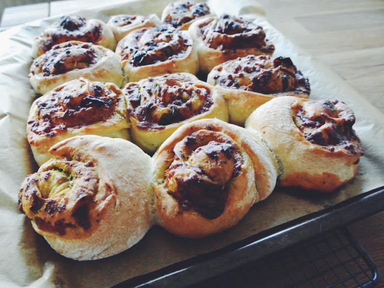 Pesto and Cheese Whirls
